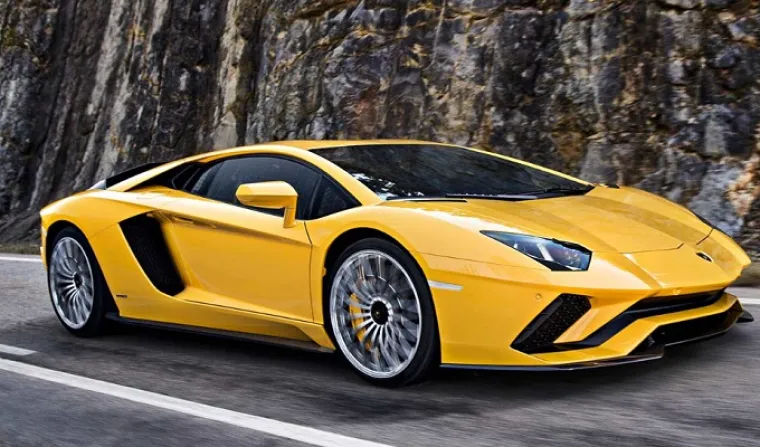 RAZJARENI BIK: Ovo je Lamborghini Aventador S Coupé