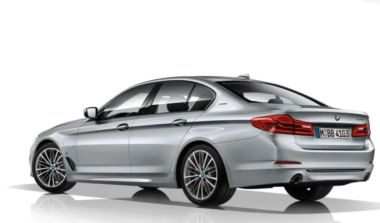 BMW PRO&Scaron;IRIO PONUDU: Stižu najbrža &lsquo;petica&rsquo; i ekonomični plug-in hibrid