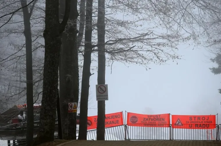 PRAVI ZIMSKI UGOĐAJ: Snježni topovi u punom su pogonu na vrhu Medvednice