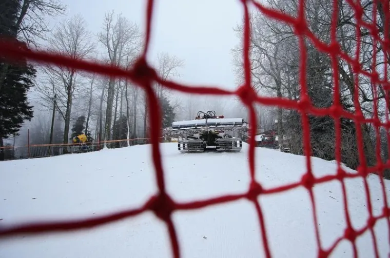 PRAVI ZIMSKI UGOĐAJ: Snježni topovi u punom su pogonu na vrhu Medvednice