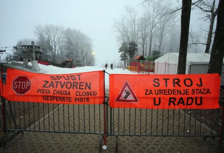 PRAVI ZIMSKI UGOĐAJ: Snježni topovi u punom su pogonu na vrhu Medvednice