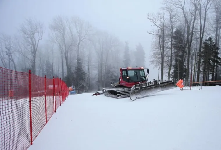 PRAVI ZIMSKI UGOĐAJ: Snježni topovi u punom su pogonu na vrhu Medvednice