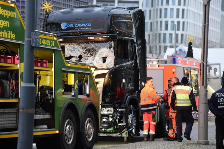 DAN NAKON ZVJERSKOG NAPADA U BERLINU: Pogledajte kako danas izgleda kamion smrti i sajam gdje se dogodio masakr