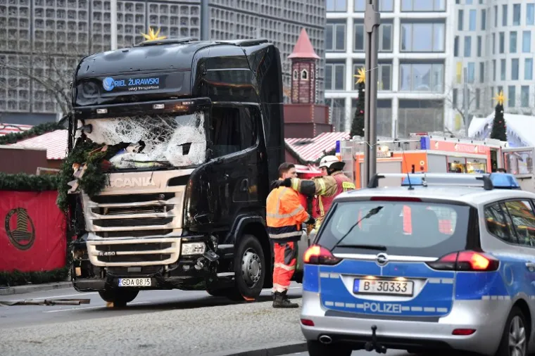 DAN NAKON ZVJERSKOG NAPADA U BERLINU: Pogledajte kako danas izgleda kamion smrti i sajam gdje se dogodio masakr