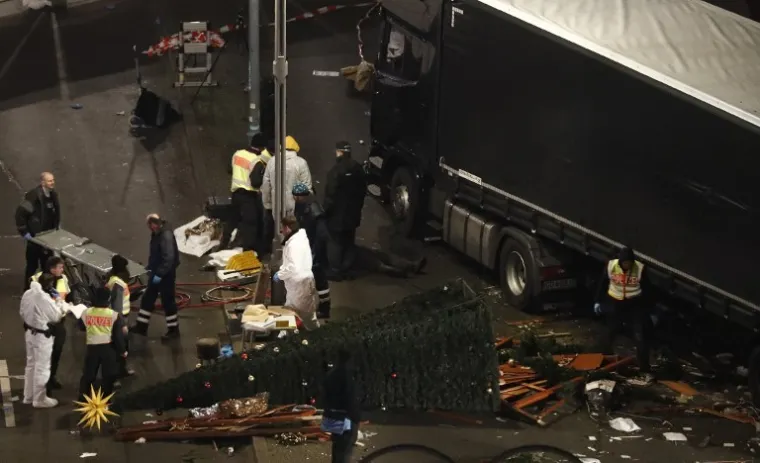 DAN NAKON ZVJERSKOG NAPADA U BERLINU: Pogledajte kako danas izgleda kamion smrti i sajam gdje se dogodio masakr