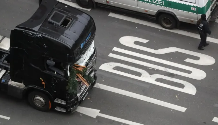 DAN NAKON ZVJERSKOG NAPADA U BERLINU: Pogledajte kako danas izgleda kamion smrti i sajam gdje se dogodio masakr