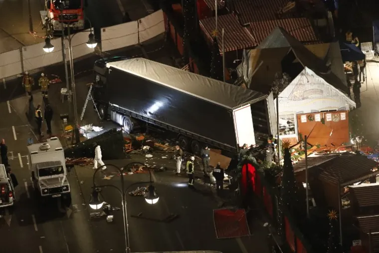 FOTOGALERIJA UŽASA U BERLINU: Potresni detalji zabilježeni objektivom kamere