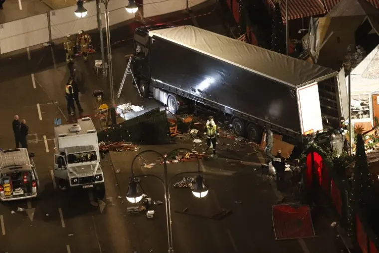 FOTOGALERIJA UŽASA U BERLINU: Potresni detalji zabilježeni objektivom kamere