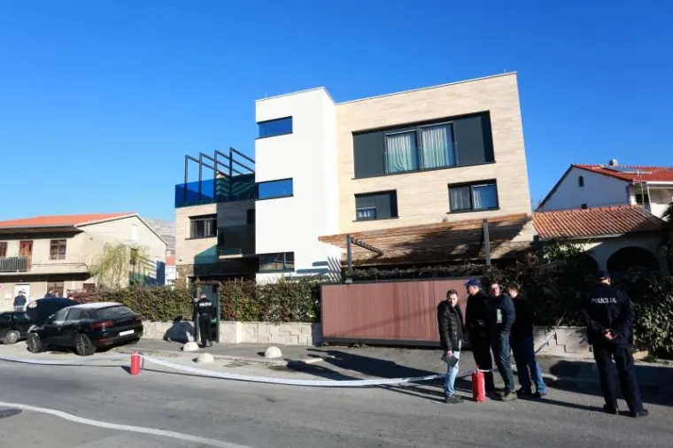 Solin: Ispred kuće vlasnika Intergradnje zapaljena dva luksuzna automobila