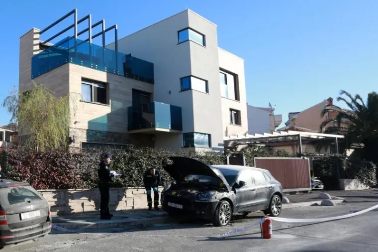Solin: Ispred kuće vlasnika Intergradnje zapaljena dva luksuzna automobila