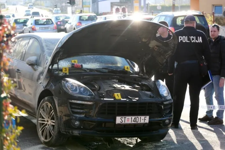 DRAMA U SOLINU: Na skupocjene aute bacili molotovljev koktel