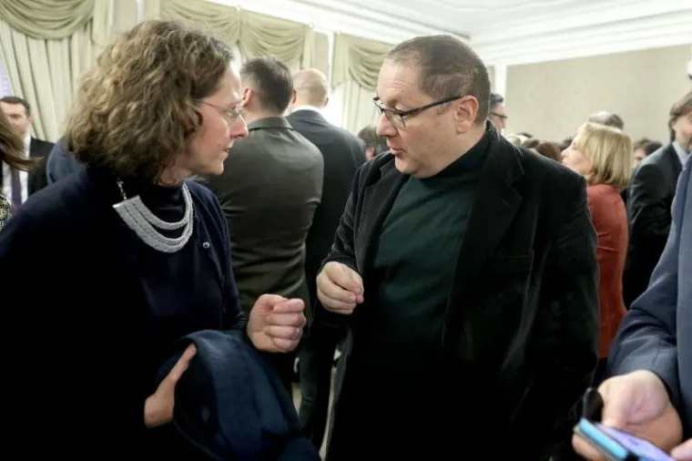 Nina Obuljen Koržinek. Denis Derk.