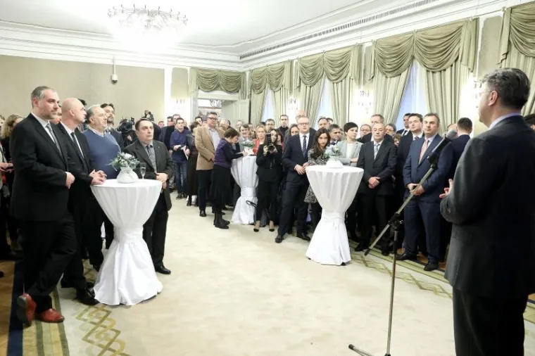 PLENKOVIĆEV BOŽIĆNI DOMJENAK: U Banskim dvorima održan prijam za predstavnike medija