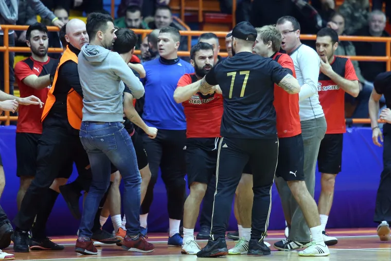 Tučnjava na malonogometnoj utakmici u Kutiji &scaron;ibica, umje&scaron;ali se i navijači