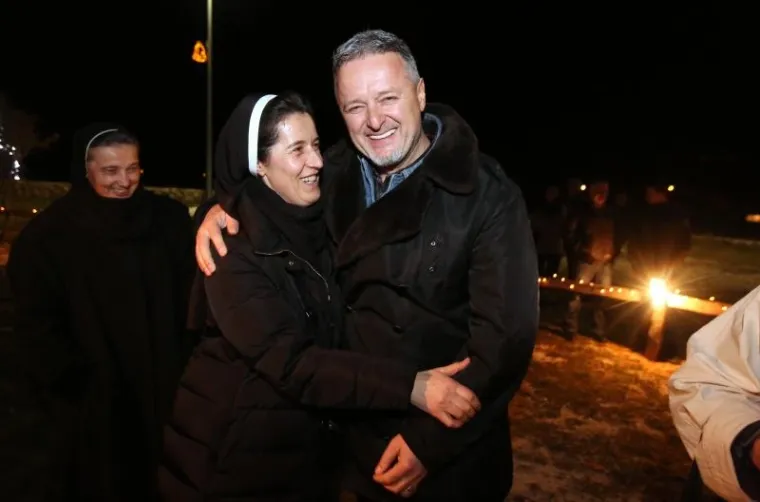 ŠTO JE BOŽIĆ BEZ THOMPSONA: Popularni pjevač uživa u blagdanskom ozračju svojih Čavoglava