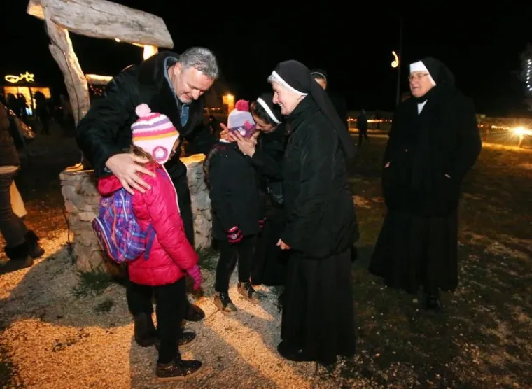ŠTO JE BOŽIĆ BEZ THOMPSONA: Popularni pjevač uživa u blagdanskom ozračju svojih Čavoglava