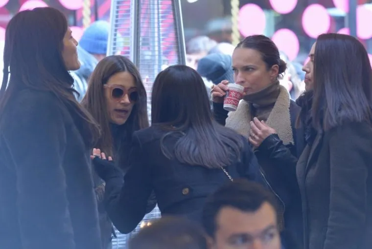 ZAGREBAČKA ŠPICA: Poznati Hrvati iskoristili Badnjak za uživanje u kuhanom vinu