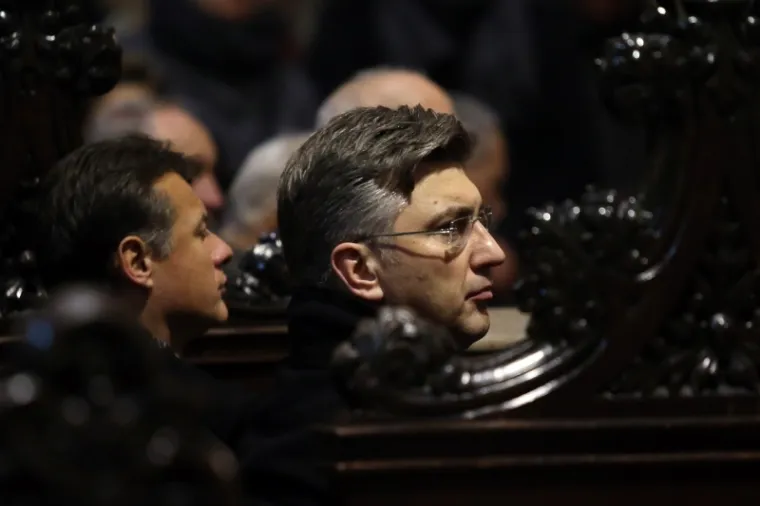 Među brojnim vjernicima na polnoćki u zagrebačkoj katedrali bio je i premijer Andrej Plenković