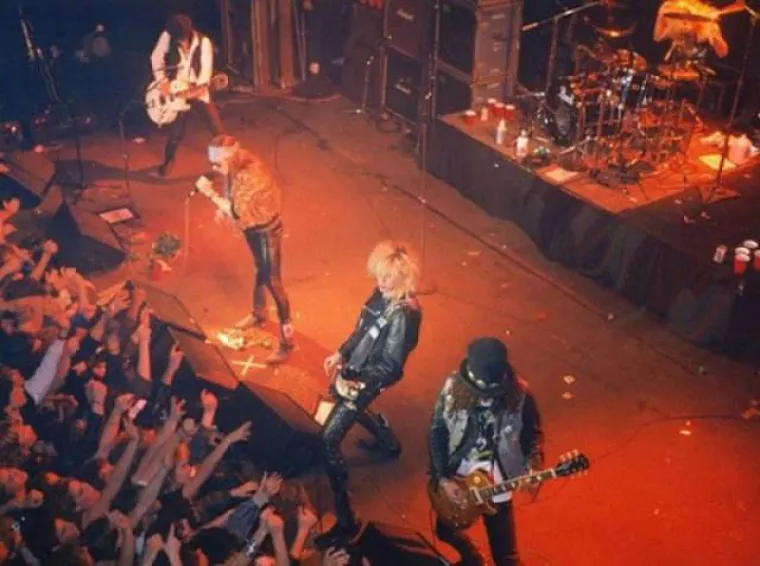 U galeriji smo okupili prizore s početaka karijere nekih od najvećih rock bandova u povijesti. Koliko su se promijenili od svojih početaka, provjerite u nastavku. Guns N’ Roses, 1988