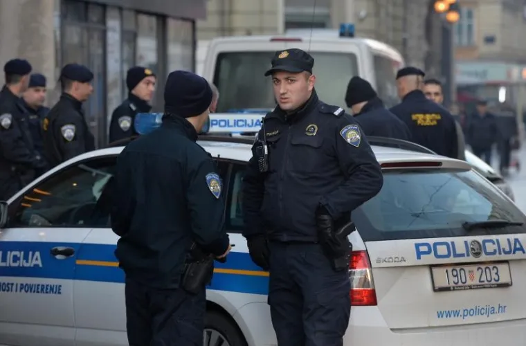 POLICIJSKA AKCIJA U ILICI: Interventna policija privela trojicu mladića koji su radili nerede