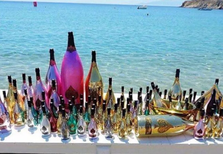 DOK ZEMLJA GORI, KLINCI BOGATA&Scaron;A SE HVALE: Boli njih ona stvar, žive u nekom svojem svijetu