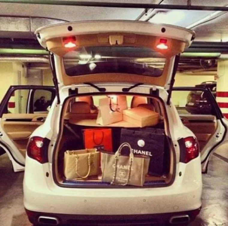 DOK ZEMLJA GORI, KLINCI BOGATA&Scaron;A SE HVALE: Boli njih ona stvar, žive u nekom svojem svijetu