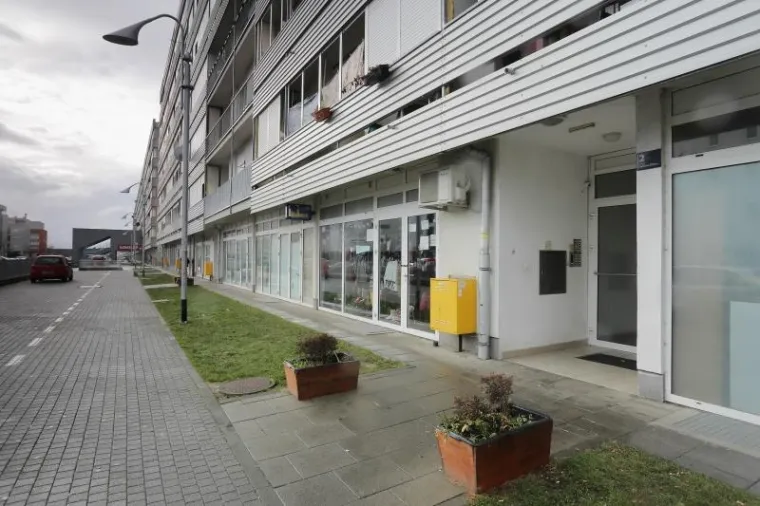 Mjesto u ulici Ladislava &Scaron;abana gdje je pretucen Kre&scaron;imir Bubalo, biv&scaron;i gradonačelnik Osijeka i direktor razvoja i strategije u Pevecu.