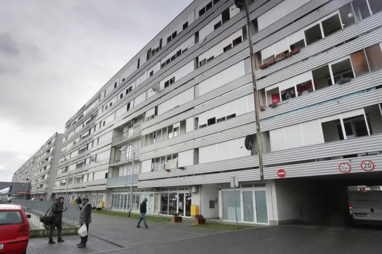 Kako je potvrđeno iz Policijske uprave zagrebačke, ne&scaron;to prije osam sati ujutro na 43-godi&scaron;njaka su u Ulici Ladislava &Scaron;abana nasrnula dvojica mu&scaron;karaca.