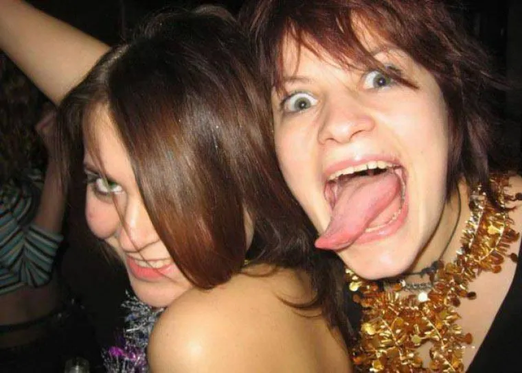 Utjecaj alkohola na ljudsko ponašanje je nepobitan, no utjecaj se razlikuje od osobe do osobe. U galeriji smo okupili djevojke koje su pod utjecajem alkohola... vrlo raspoložene za zabavu. Na kakvu ih to zabavu potiče alkohol, provjerite u nastavku.