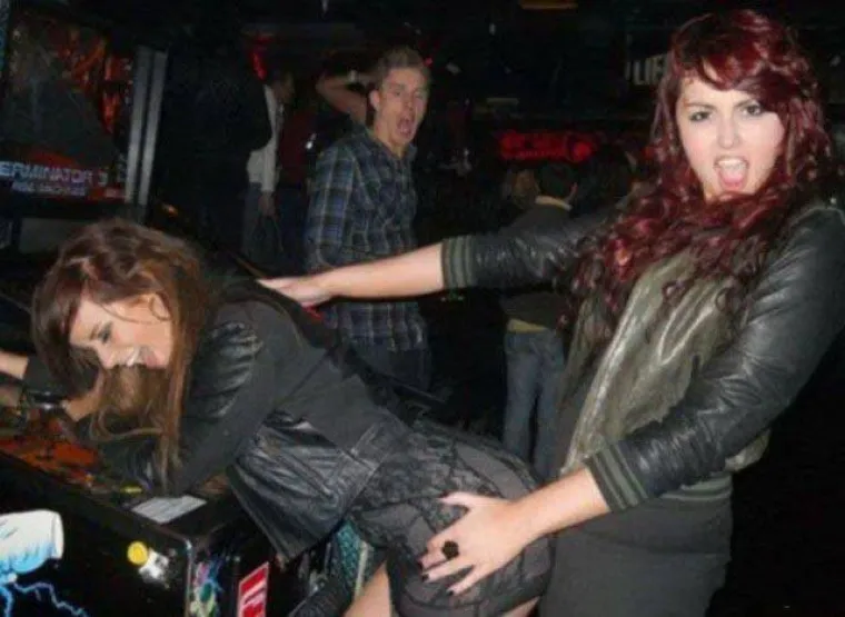 MALO POPILE I POTPUNO SE RAZUZDALE: Fotke koje sigurno neće objaviti na svojem Instagramu