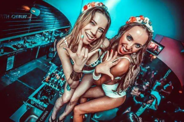 MALO POPILE I POTPUNO SE RAZUZDALE: Fotke koje sigurno neće objaviti na svojem Instagramu