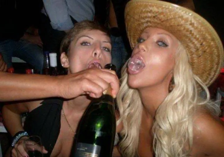 MALO POPILE I POTPUNO SE RAZUZDALE: Fotke koje sigurno neće objaviti na svojem Instagramu