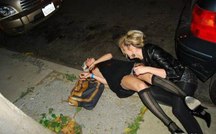 MALO POPILE I POTPUNO SE RAZUZDALE: Fotke koje sigurno neće objaviti na svojem Instagramu