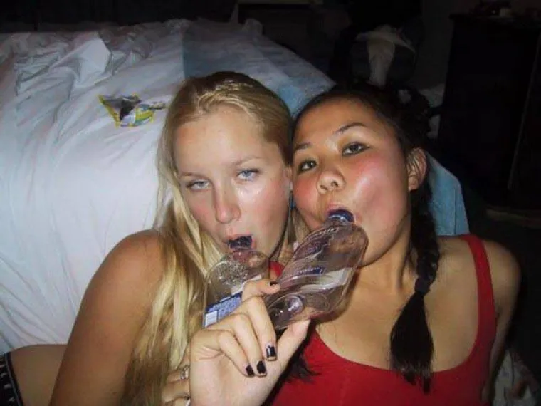 MALO POPILE I POTPUNO SE RAZUZDALE: Fotke koje sigurno neće objaviti na svojem Instagramu