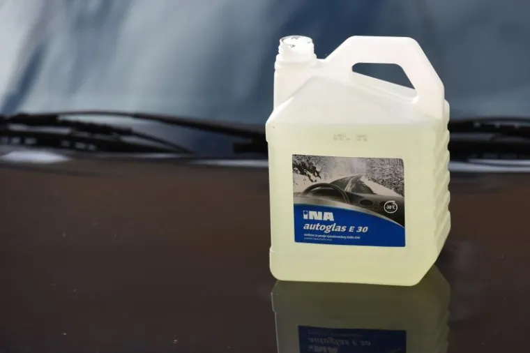 DRAMA U CENTRU ZADRA: Dovezao svoj automobil, donio kanistar benzina i prijetio da će se zapaliti