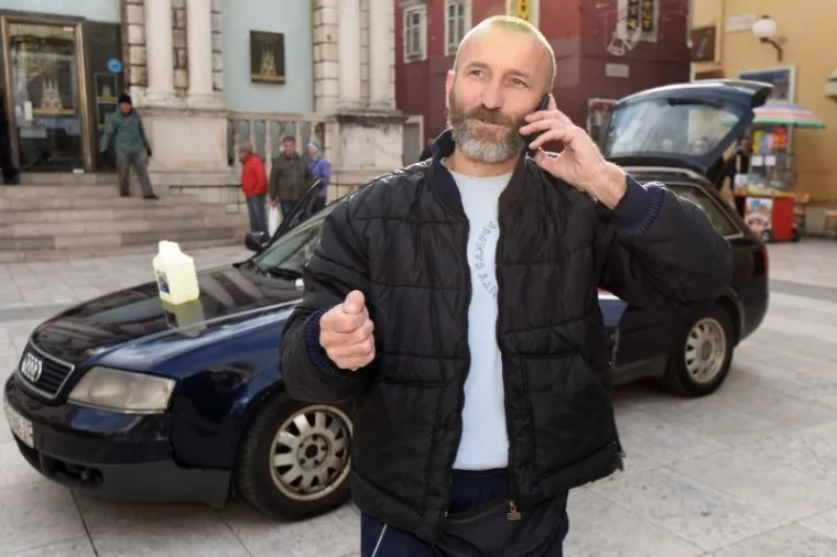 DRAMA U CENTRU ZADRA: Dovezao svoj automobil, donio kanistar benzina i prijetio da će se zapaliti