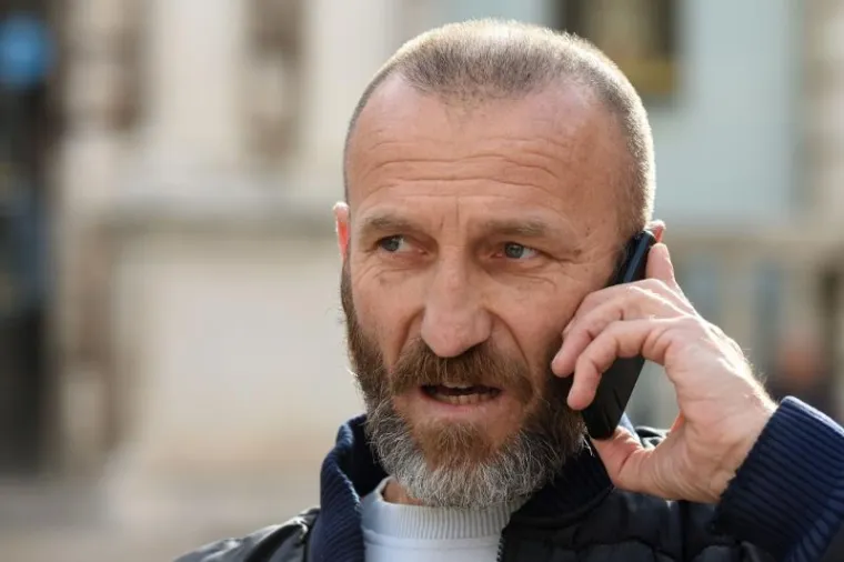 DRAMA U CENTRU ZADRA: Dovezao svoj automobil, donio kanistar benzina i prijetio da će se zapaliti