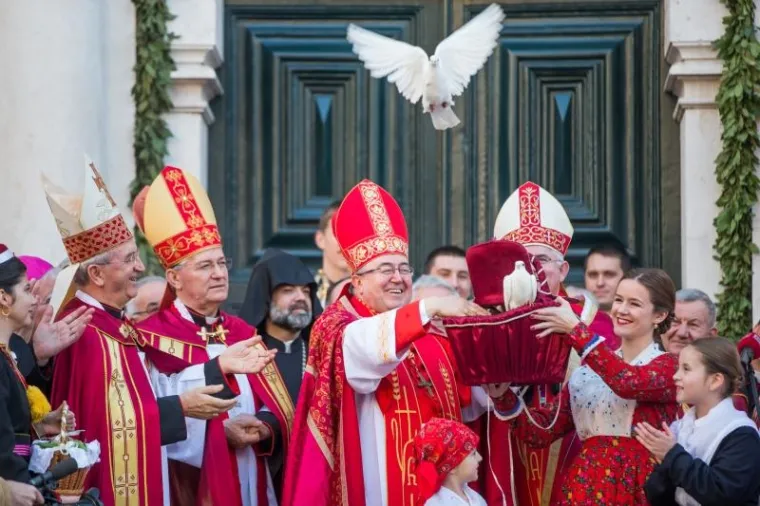 Puštanjem golubice otvorena 1044. Fešta svetog Vlahe u Dubrovniku.