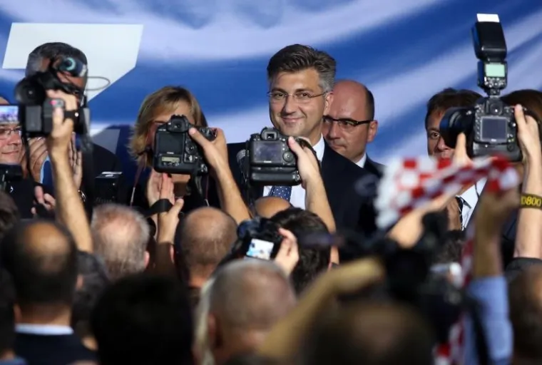 Članovi HDZ-a i predsjednik stranke, Andrej Plenković, u središnjici stranke na Trgu žrtava fašizma u Zagrebu dočekali su rezultate izvanrednih parlamentarnih izbora.