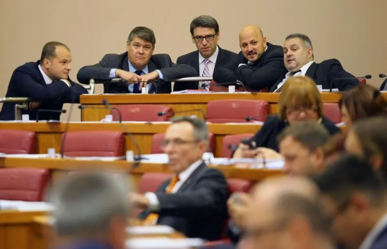 Prvo zasjedanje Hrvatskoga sabora u 9. sazivu. Siniša Hajdaš Dončić, Boris Lalovac, Željko Jovanović i  Gordan Maras.
