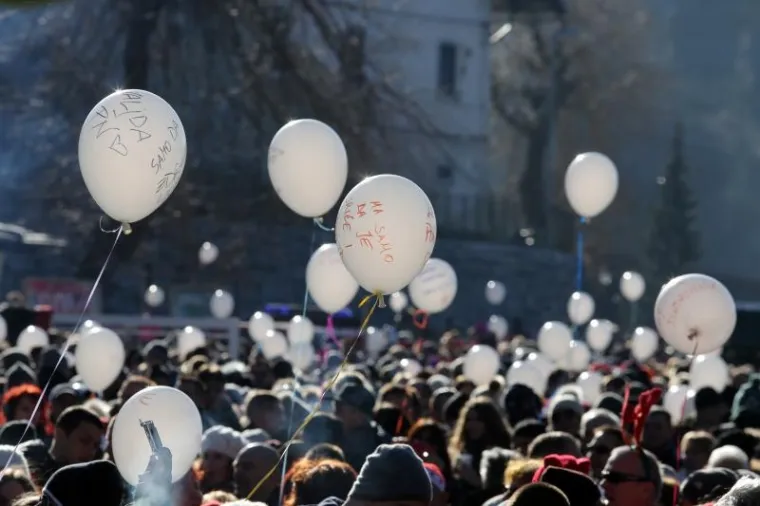 SPEKTAKL TOČNO U PODNE: Desetak tisuća ljudi u Fužinama već dočekalo Novu godinu