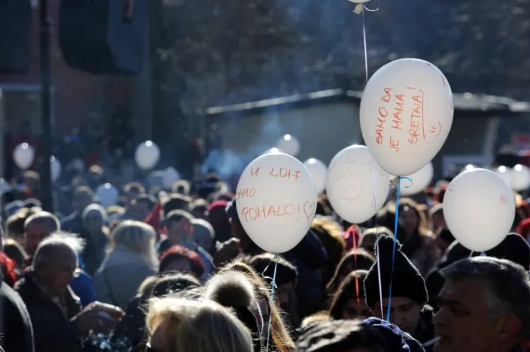SPEKTAKL TOČNO U PODNE: Desetak tisuća ljudi u Fužinama već dočekalo Novu godinu