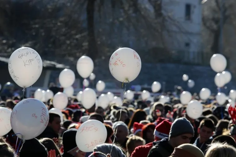 SPEKTAKL TOČNO U PODNE: Desetak tisuća ljudi u Fužinama već dočekalo Novu godinu