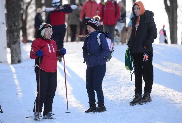 ZIMSKE RADOSTI: Pogledajte kako su građani uživali prvog dana 2017. na Sljemenu