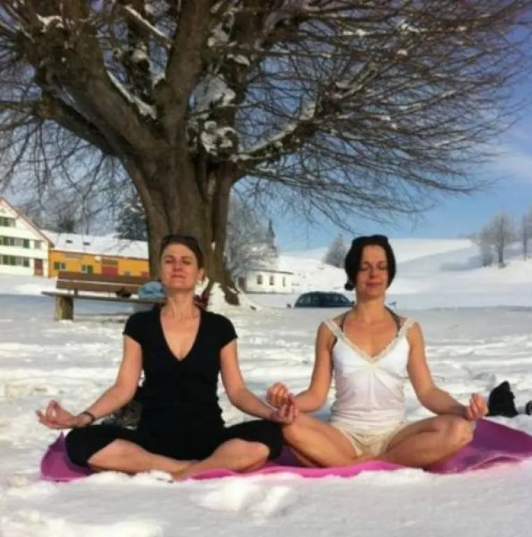 BLESAVI FOTO TRENDOVI KOJI SU OBILJEŽILI 2016. Od ostavljanja sisa posvuda pa do klečanja nasred ceste