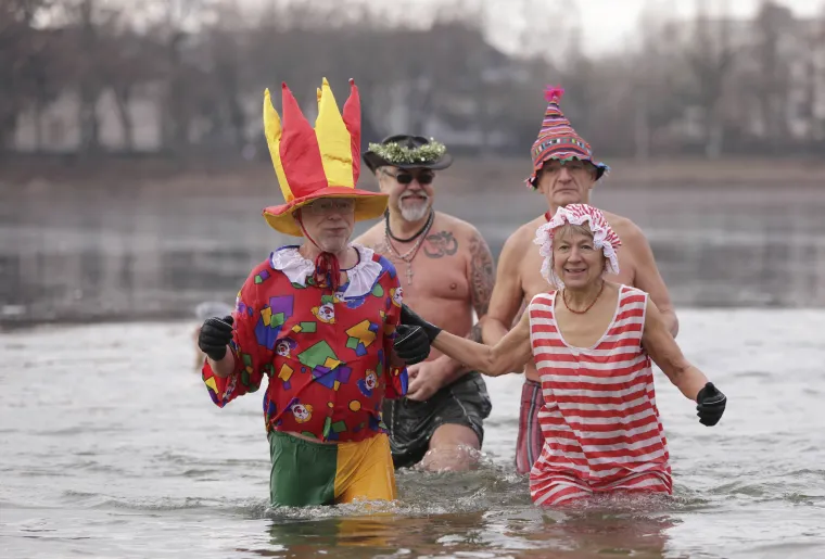 Nakon ludog dočeka, ludo novogodi&scaron;nje kupanje! &Scaron;to hladnije, to bolje!