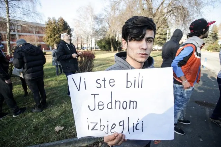 Prosvjed azilanata ispred zagrebačkog hotela Porin