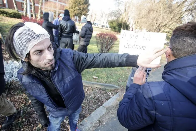 Prosvjed azilanata ispred zagrebačkog hotela Porin