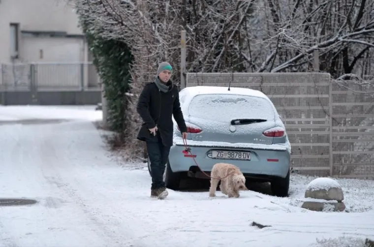 Prvi ovogodi&scaron;nji snijeg prekrio zagrebačke ulice