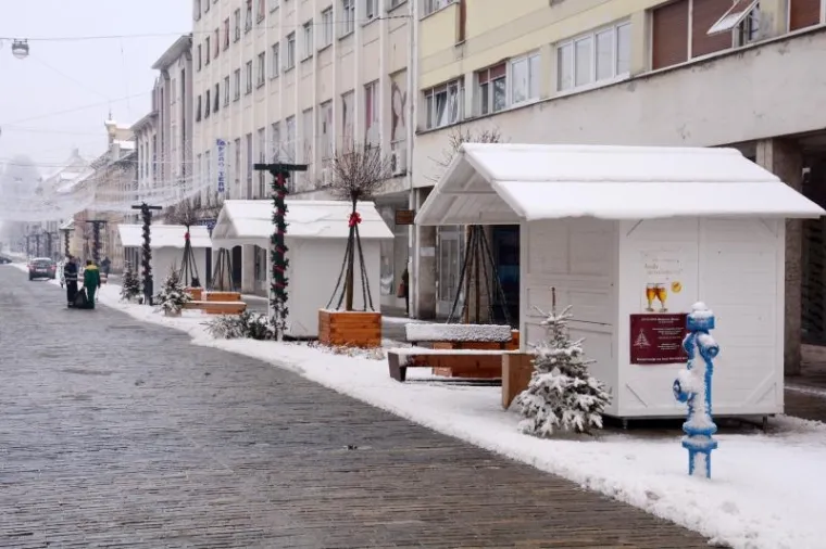 SNIJEG ZABIJELIO HRVATSKU: U Gorskom kotaru napadalo 20 centimetara, stigao i nadomak Splita